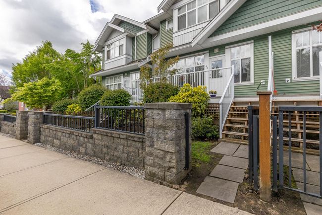 40 - 6785 193 Street, Townhouse with 3 bedrooms, 2 bathrooms and 4 parking in Surrey BC | Image 2