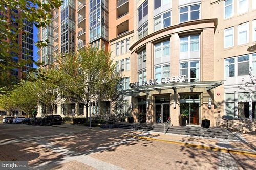apt-302-8220 Crestwood Heights Dr, MCLEAN, VA, 22102-3123 | Card Image