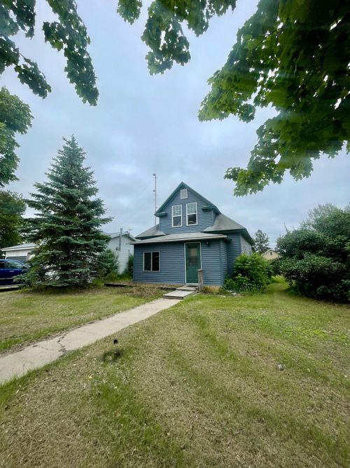 320 8th Street Se, Staples, MN, 56479 | Card Image