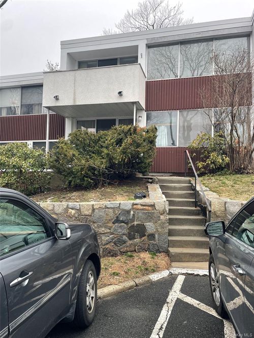 912-912 Colony Dr, Hartsdale, NY, 10530-1717 | Card Image