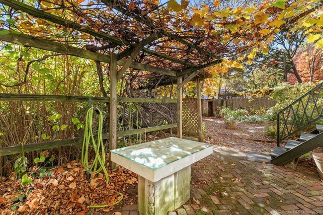 8 Academy St, Home with 6 bedrooms, 4 bathrooms and 2 parking in New Haven CT | Image 35