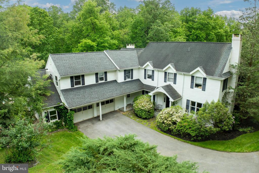 Farmview Dr, West Chester, PA 19382