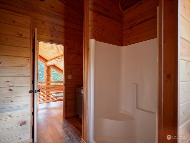 Upstairs bathroom | Image 31
