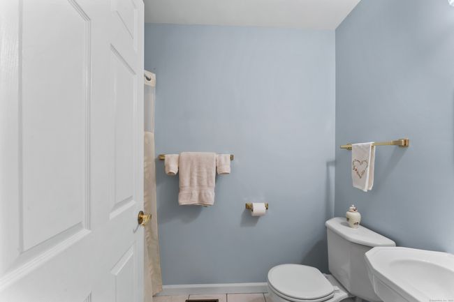 11 - 11 Saint George Pl, Condo with 2 bedrooms, 2 bathrooms and null parking in Sandy Hook CT | Image 22