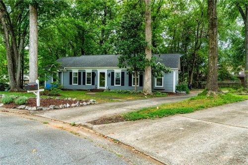 2 Montrose Ct, Greensboro, NC, 27410-5909 | Card Image