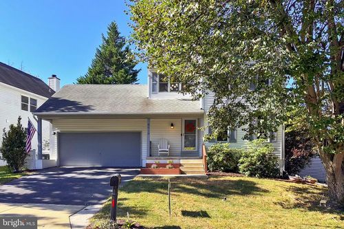 8619 Lauren Dr, Springfield, VA, 22153-1712 | Card Image