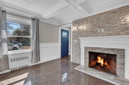 154 California Ave, Freeport, NY, 11520-1311 | Card Image