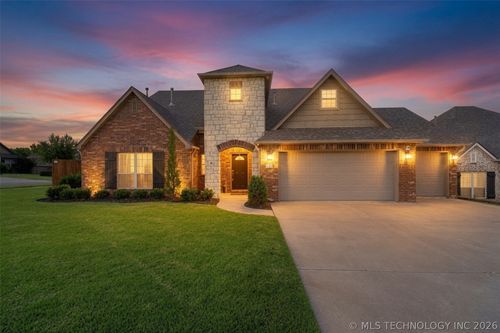 831 148th St, Glenpool, OK, 74033-4423 | Card Image