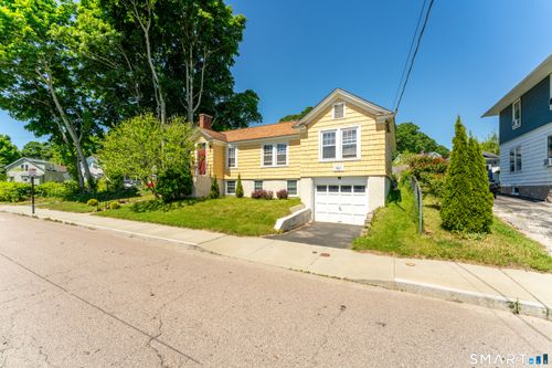 36 Briggs St, New London, CT, 06320-3804 | Card Image