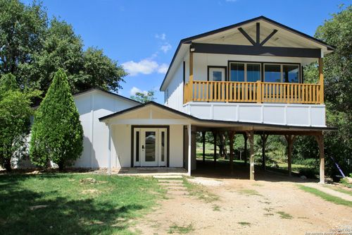 23127 Opportunity Dr, Elmendorf, TX, 78112-6176 | Card Image