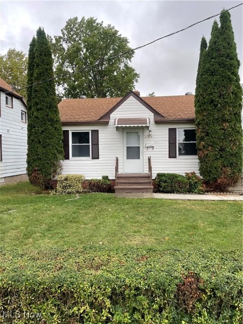 21050 N Vine Ave, Euclid, OH, 44119-2436 | Card Image