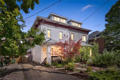 54 Willow St, Waterloo, ON, N2J1V5 | Card Image