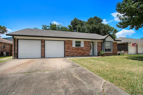 4202 Townes Forest Rd, Friendswood, TX, 77546-4253 | Card Image