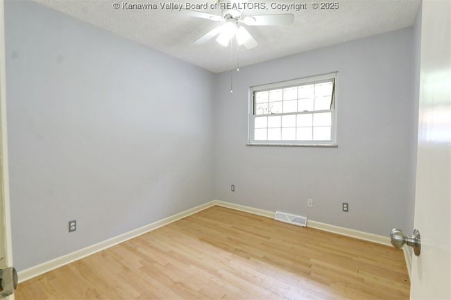 415 Midway Rd, House other with 3 bedrooms, 2 bathrooms and null parking in Alum Creek WV | Image 12