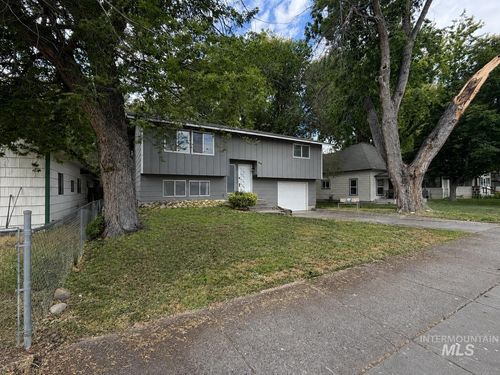 385 S 5th E, Mountain Home, ID, 83647-3040 | Card Image