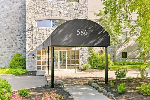 apt-610-586 W Thames St, Norwich, CT, 06360-7165 | Card Image