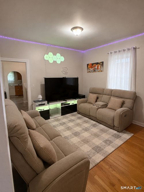 2-404 Congress Ave, Waterbury, CT, 06708-3761 | Card Image