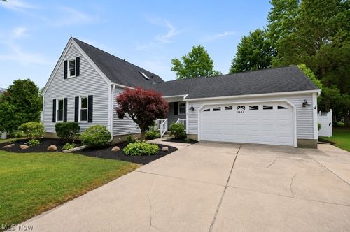1654 Duffton Ln, Painesville, OH, 44077-4743 | Card Image