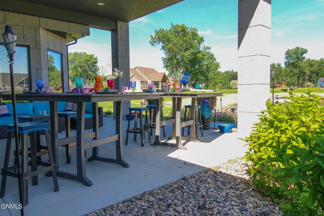 Large Covered Patio off of Living Room | Image 88