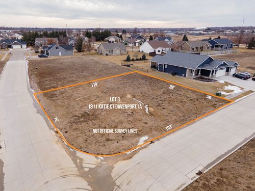 1811 Katie Ct, Davenport, IA, 52807-2915 | Card Image