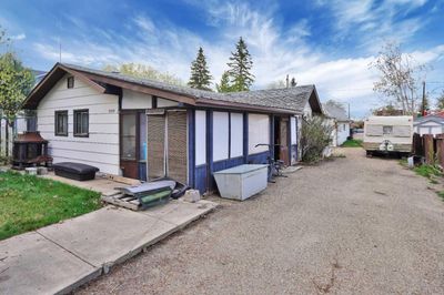 5124 50 Ave, House detached with 3 bedrooms, 1 bathrooms and 2 parking in Sylvan Lake AB | Image 1