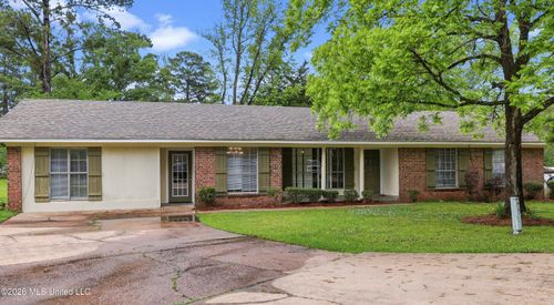 110 Dickson Dr, Brandon, MS, 39042-3614 | Card Image