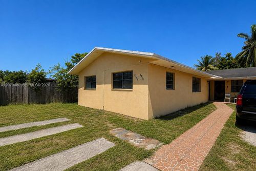 2484-2484 Nw 101st St, Miami, FL, 33147-1735 | Card Image