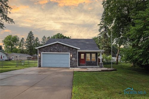 7044 Springfield Dr, Holland, OH, 43528-9627 | Card Image