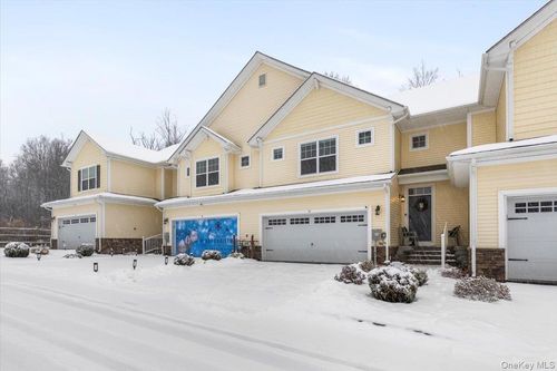 17 Woodrose Ct, Middletown, NY, 10940-1610 | Card Image