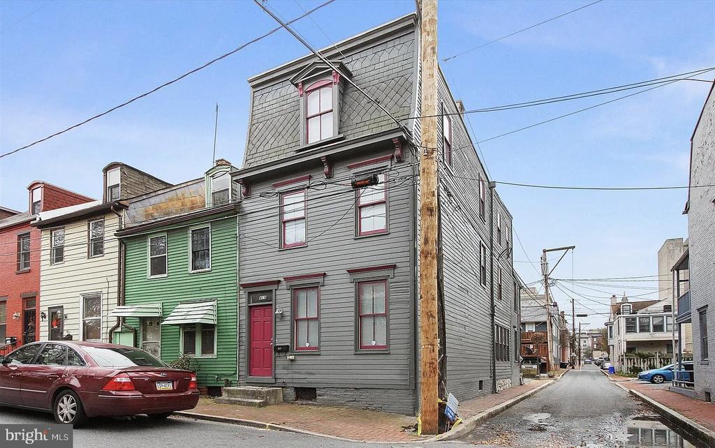 Herr St, Harrisburg, PA 17102