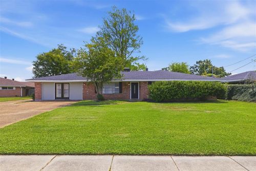 563 Jefferson Dr, Lake Charles, LA, 70605-6621 | Card Image
