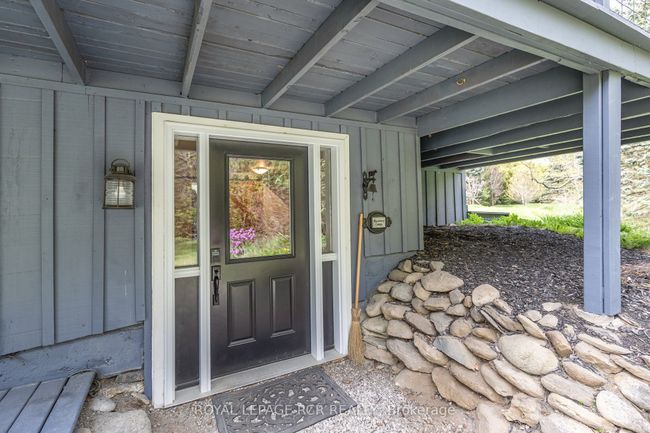 17329 Shaws Creek Rd, House other with 3 bedrooms, 2 bathrooms and 6 parking in Belfountain ON | Image 4