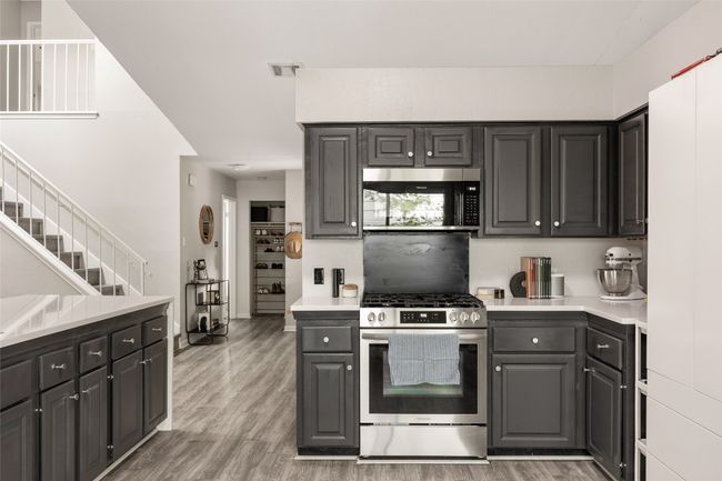 Stove/Oven and Microwave replaced in 2023 | Image 11
