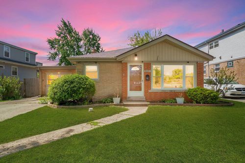 8601 44th St, Lyons, IL, 60534-1604 | Card Image
