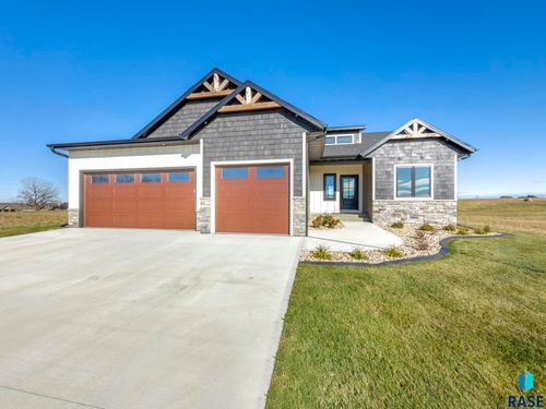 2516 E Chestnut Trl, Brandon, SD, 57005 | Card Image