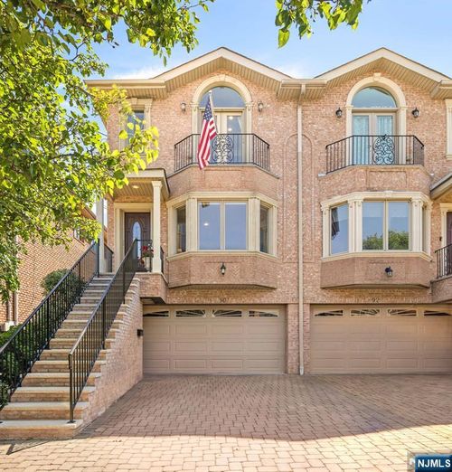 90 Washington Ave, Cliffside Park, NJ, 07010-3025 | Card Image