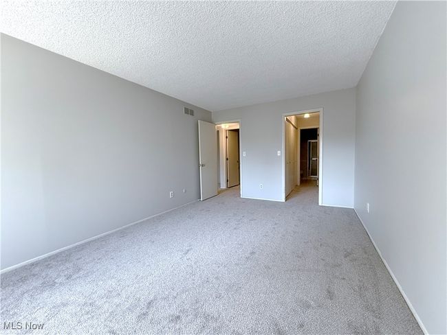 953 Hampton Ridge Dr, Condo with 2 bedrooms, 2 bathrooms and null parking in Akron OH | Image 23