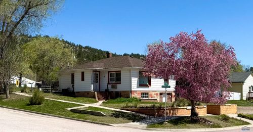 345 N 5th St, Hot Springs, SD, 57747-1709 | Card Image