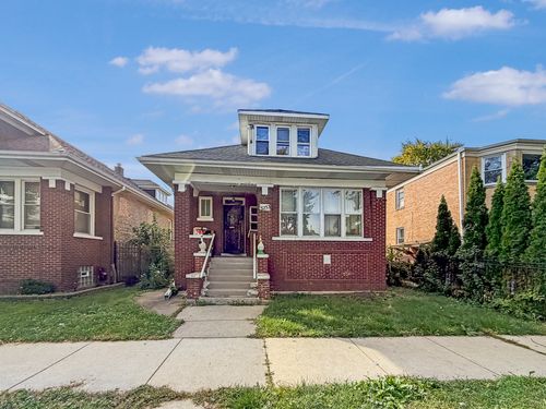 3253 W 65th Place, Chicago, IL, 60629 | Card Image