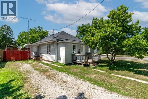252 Wellington St E, House with 3 bedrooms, 2 bathrooms and null parking in Chatham ON | Card Image
