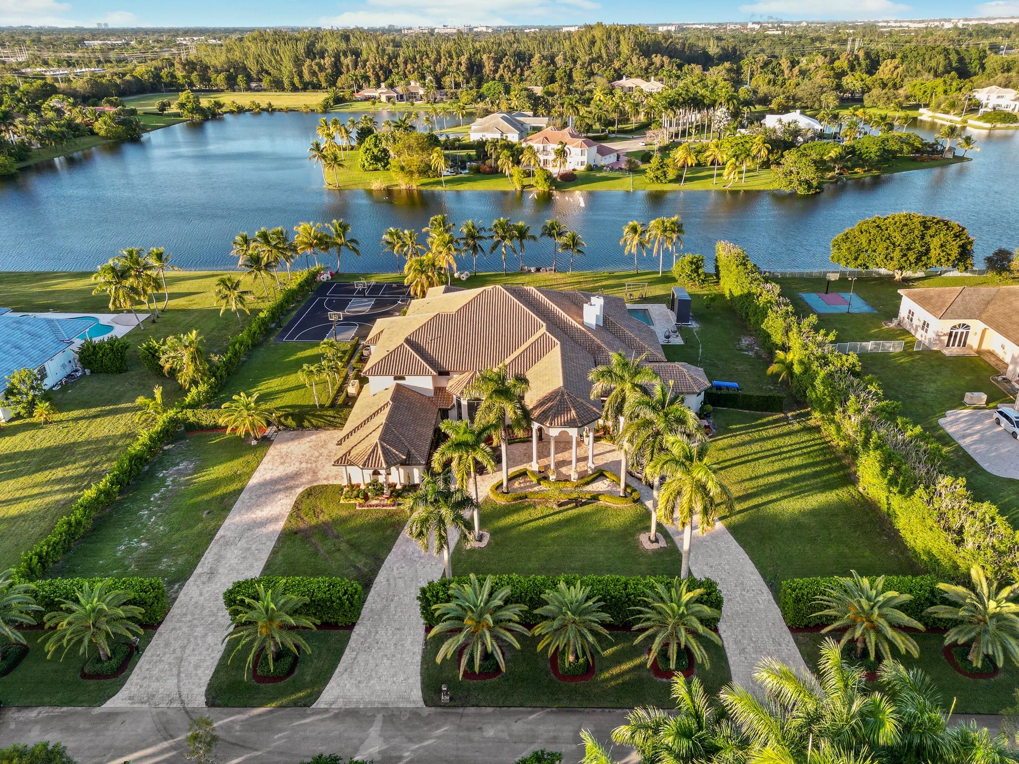 Peppertree Cir, Davie, FL 33314