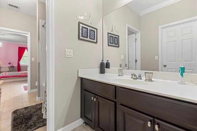 Jack and Jill Bathroom | Image 28