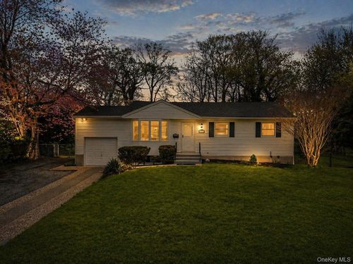 126 Foxdale Ln, Port Jefferson, NY, 11777-1521 | Card Image