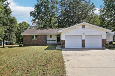 204 Oak Street, House other with 3 bedrooms, 2 bathrooms and null parking in Windsor MO | Image 2