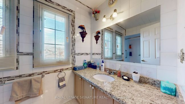 180 Kingknoll Dr, House other with 8 bedrooms, 4 bathrooms and 2 parking in Brampton ON | Image 30