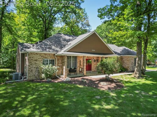 2560 Darren Dr, Washington Township, MI, 48094-1004 | Card Image