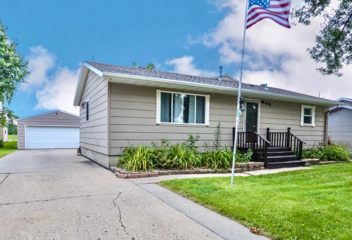 Northview Ln, Aberdeen, SD 57401