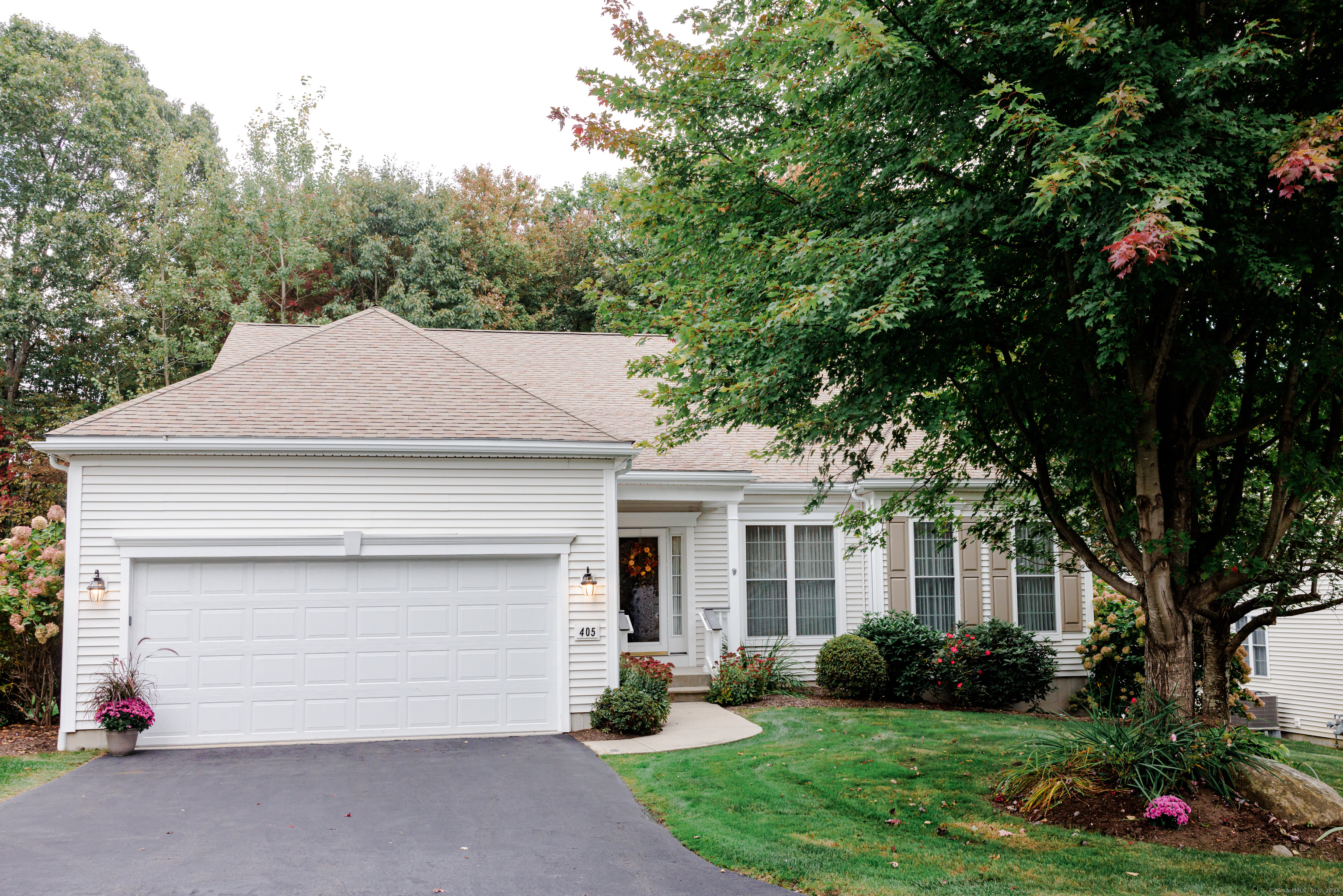Mulligan Dr, Oxford, CT 06478