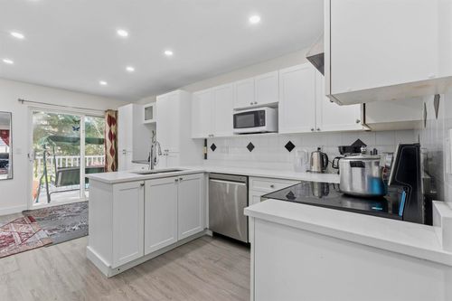 12-12110 75a Avenue, Surrey, BC, V3W1M1 | Card Image