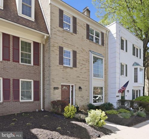 7379 Hallcrest Dr, MCLEAN, VA, 22102-2909 | Card Image